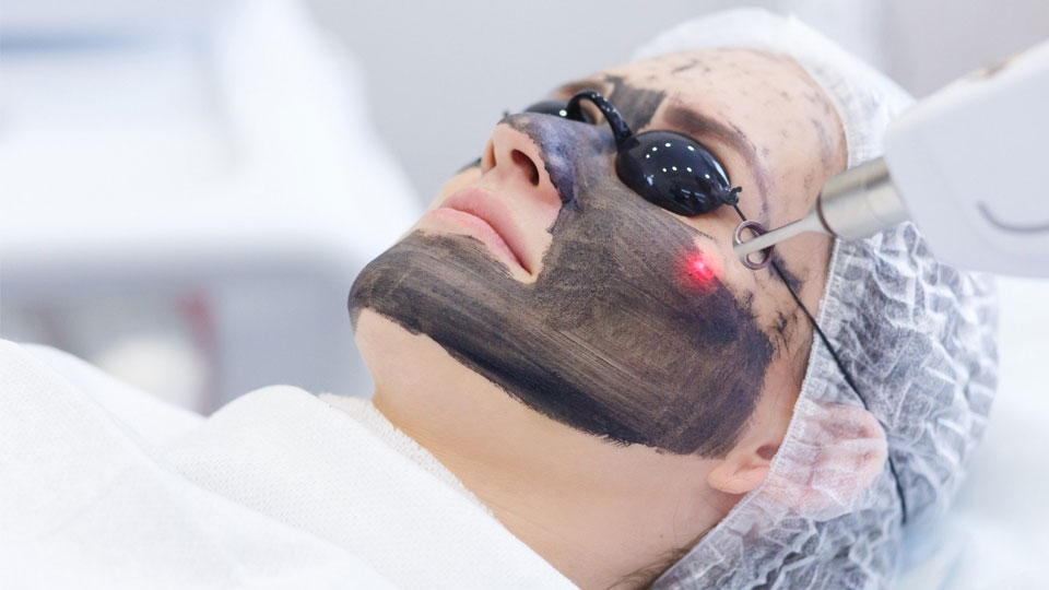 Experience the best Laser Carbon Facial Treatment in Mumbai at Alana Skin Hair & Laser Clinic, for glowing and rejuvenated skin by Dr. Sweta Sinha.