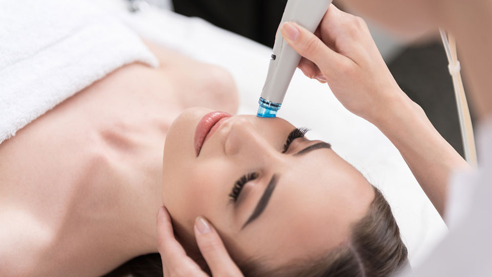 Experience the best Mesopen microneedling treatment in Ghatkopar Mumbai at Alana Skin, Hair & Laser Specialist Clinic under the guidance of Dr. Sweta Sinha. 